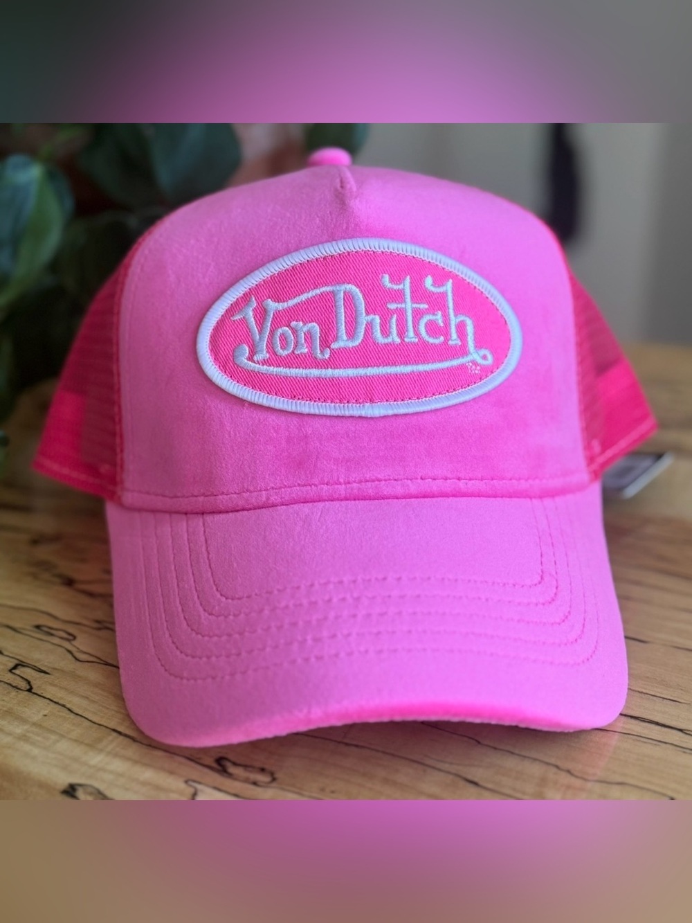 NWT Von Dutch Hot Pink Crush Velvet Trucker Hat - SnapBack - Adjustable